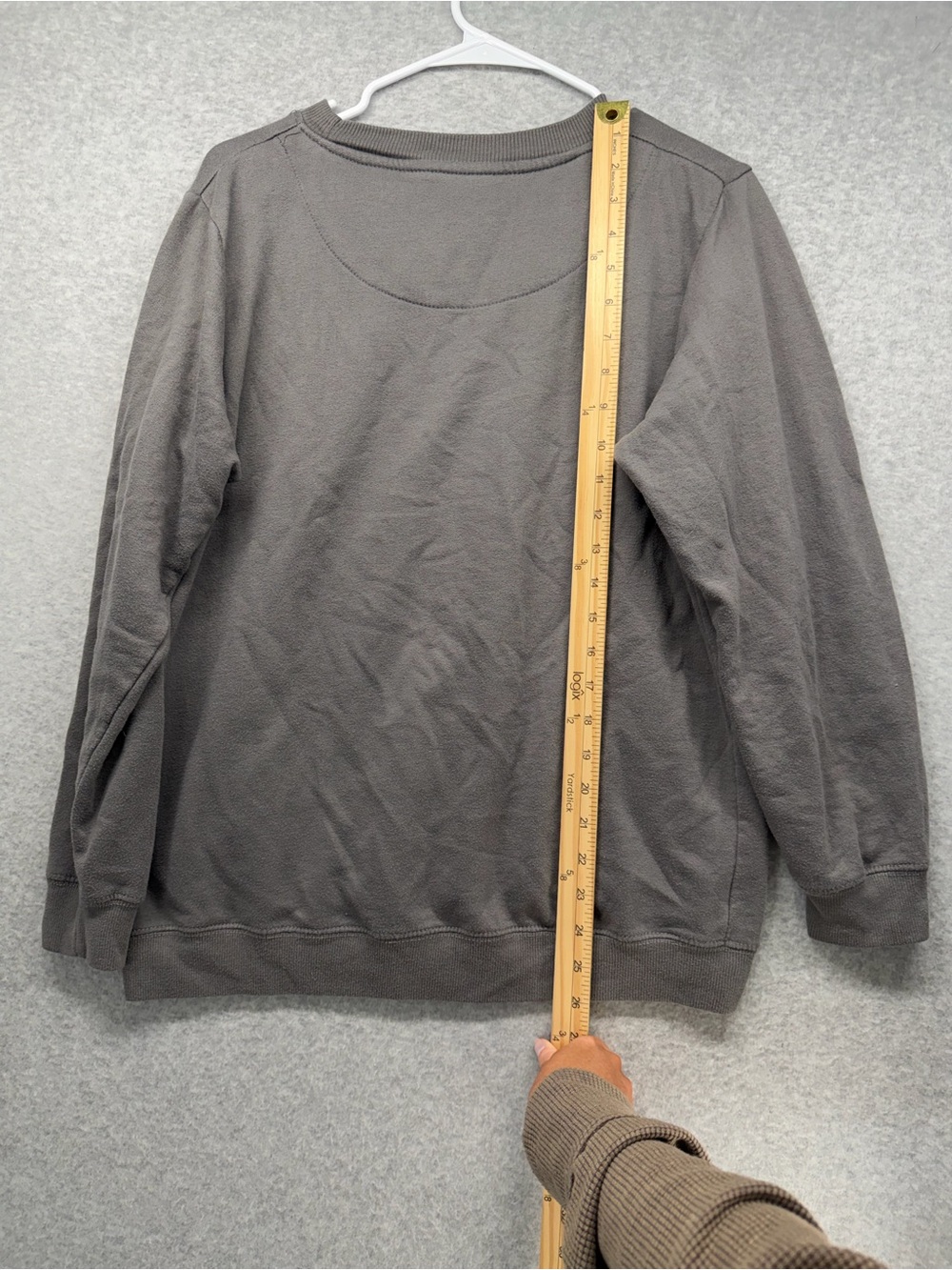 the Rolling Stones Gray Crewneck Sweatshirt with Red Tongue Graphic - Picture 5 of 6